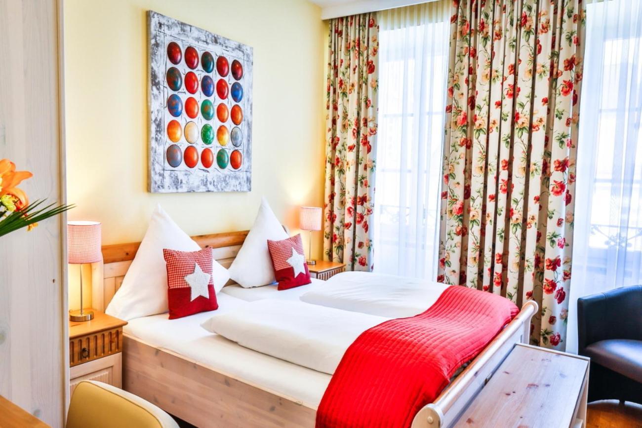 Hotel Zum Goldenen Loewen Baden-Baden Oda fotoğraf