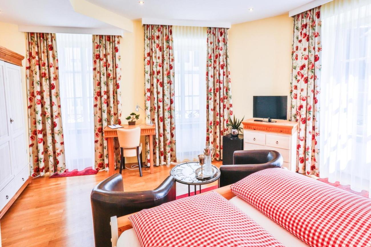 Hotel Zum Goldenen Loewen Baden-Baden Oda fotoğraf